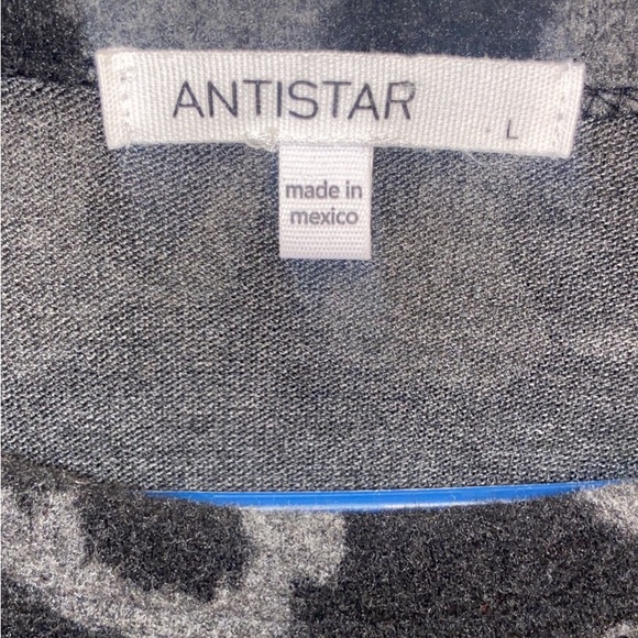 Leopard Sweater - Picture 2 of 2